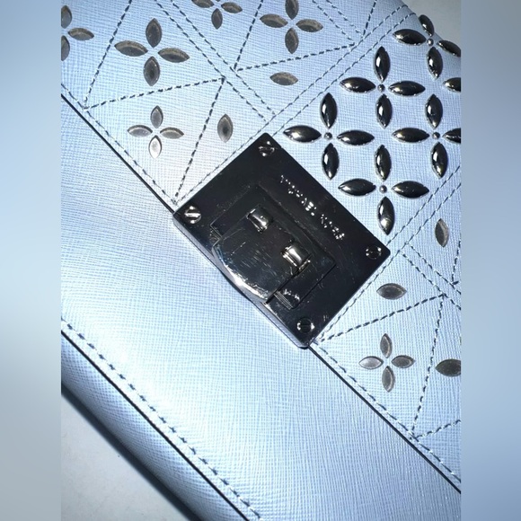 Michael Kors tina studded silver chain baby blue medium shoulder bag - Picture 4 of 5